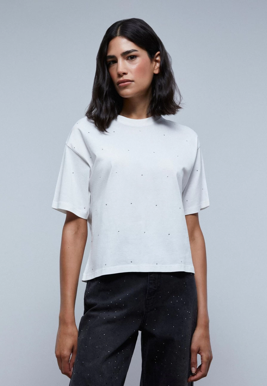 "ScalpersCompany Women's Stylish T-Shirt with Elegant Glass Detail Design"