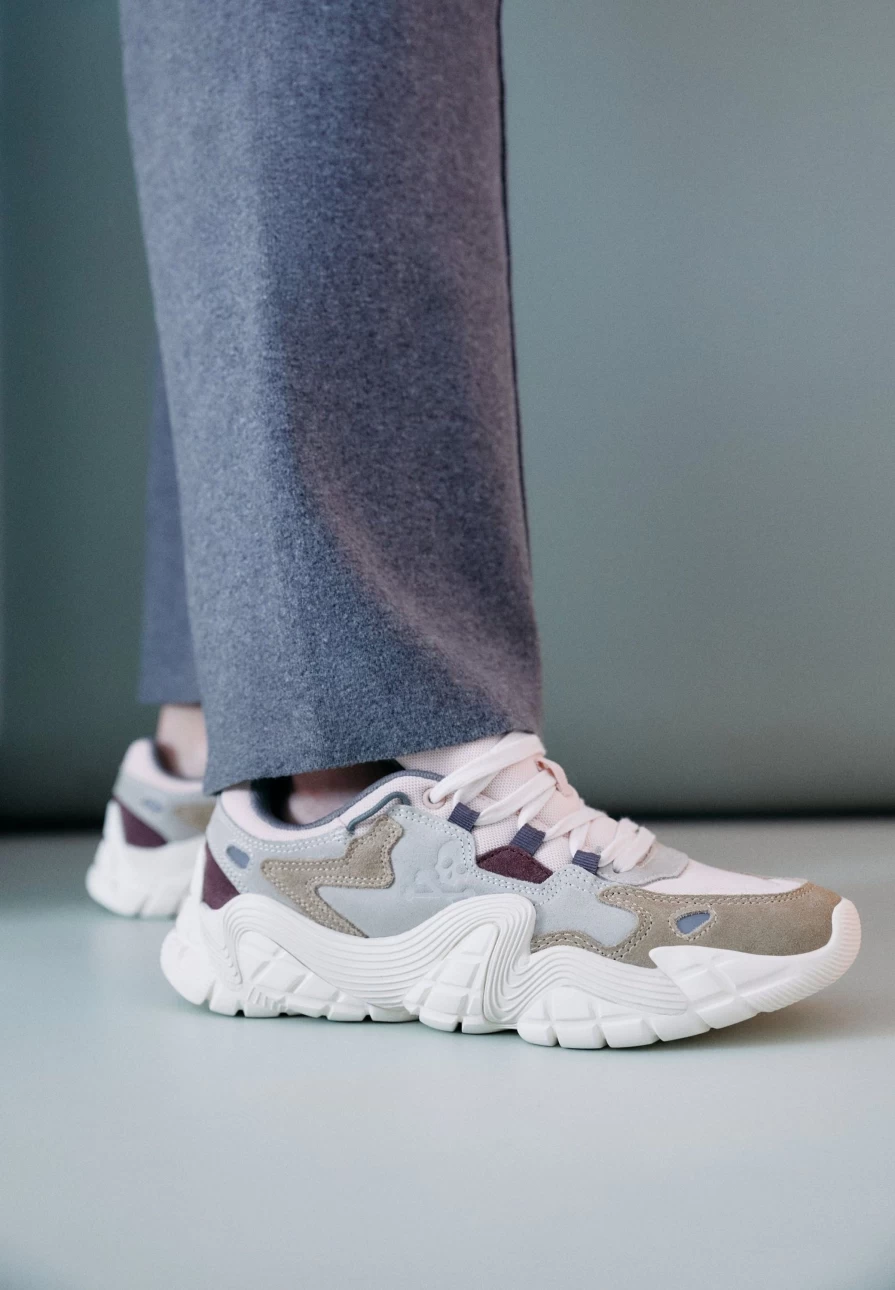 "ScalpersCompany Women's Thick Sole Sneakers – Stylish Comfort for Everyday Wear"