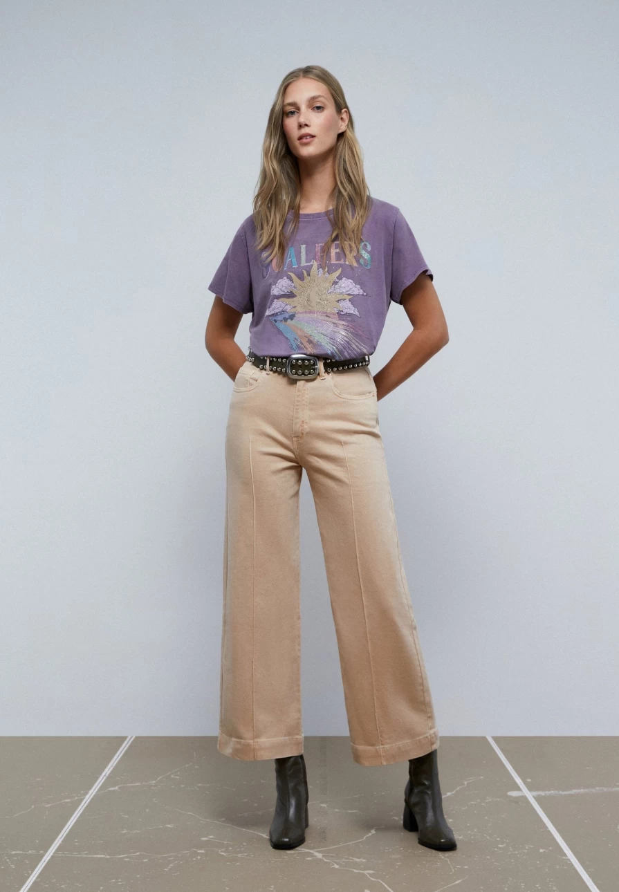 "ScalpersCompany Women's Glitter Rainbow Graphic Tee - Stylish Sparkle T-Shirt"