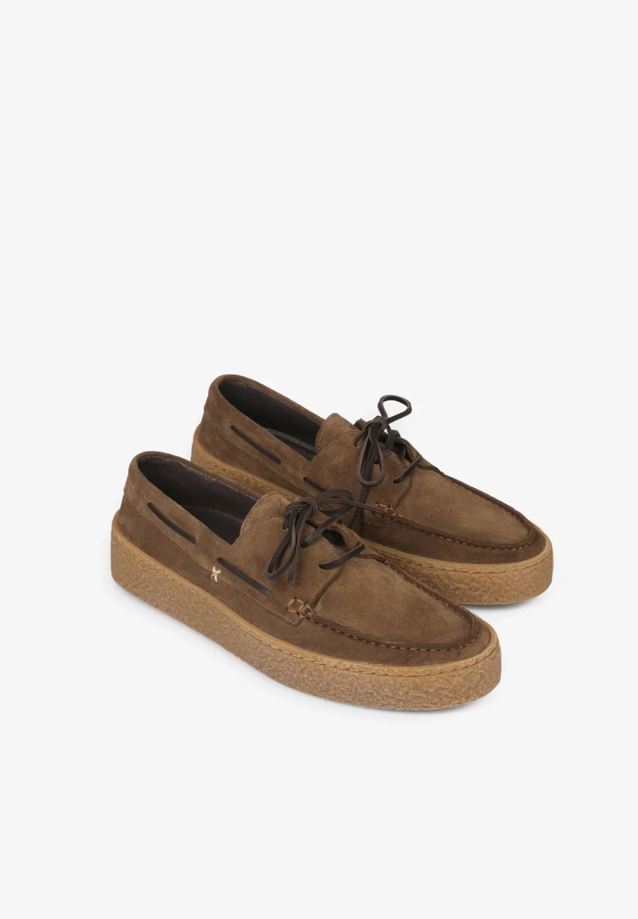 "ScalpersCompany Men's Wide Sole Split Suede Boat Shoes for Comfort and Style"