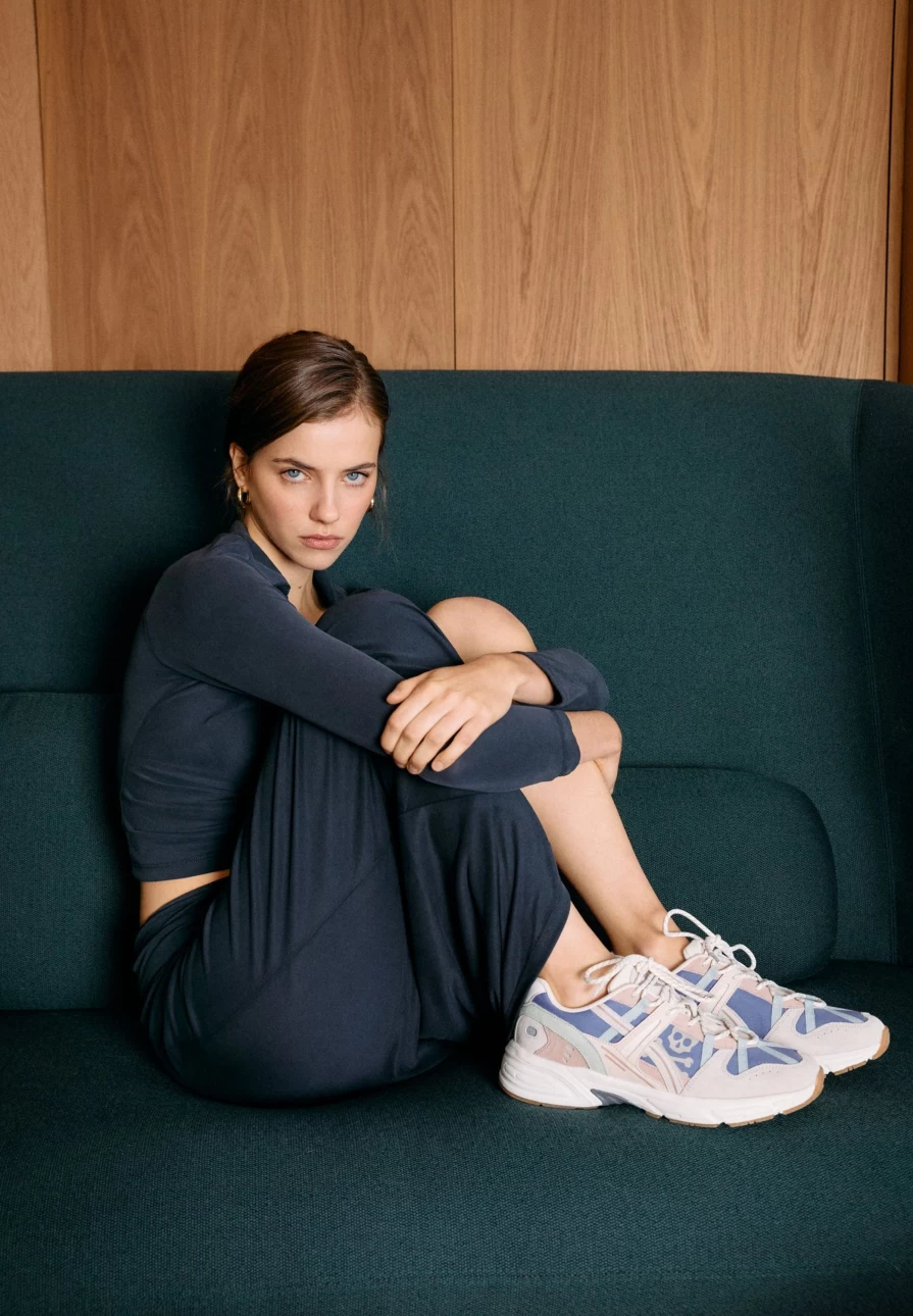 "ScalpersCompany Women's Contrast Outdoor Sneakers – Stylish & Comfortable Walking Shoes"