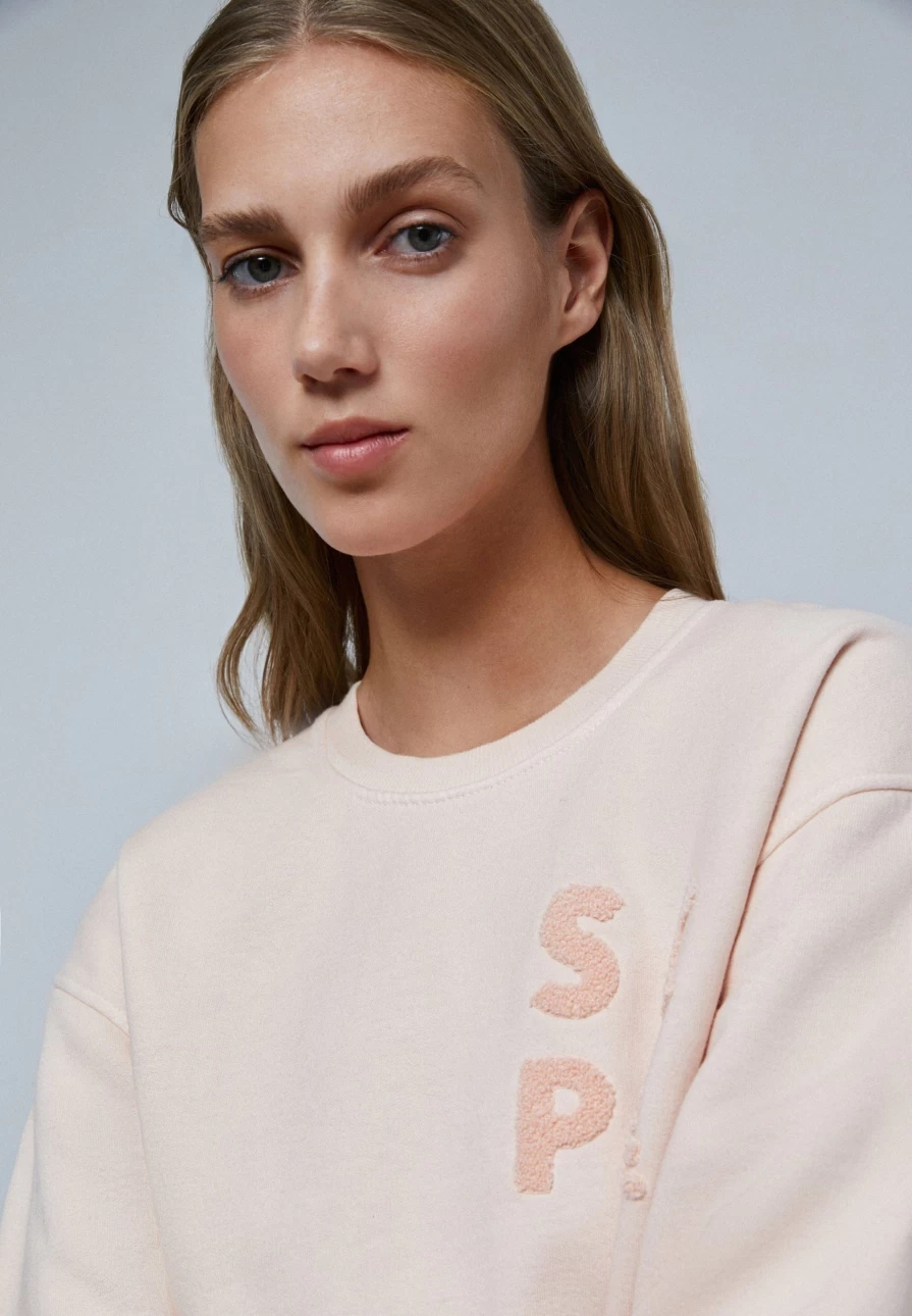 "ScalpersCompany Women's Scalloped Logo Sweatshirt - Trendy Casual Pullover"