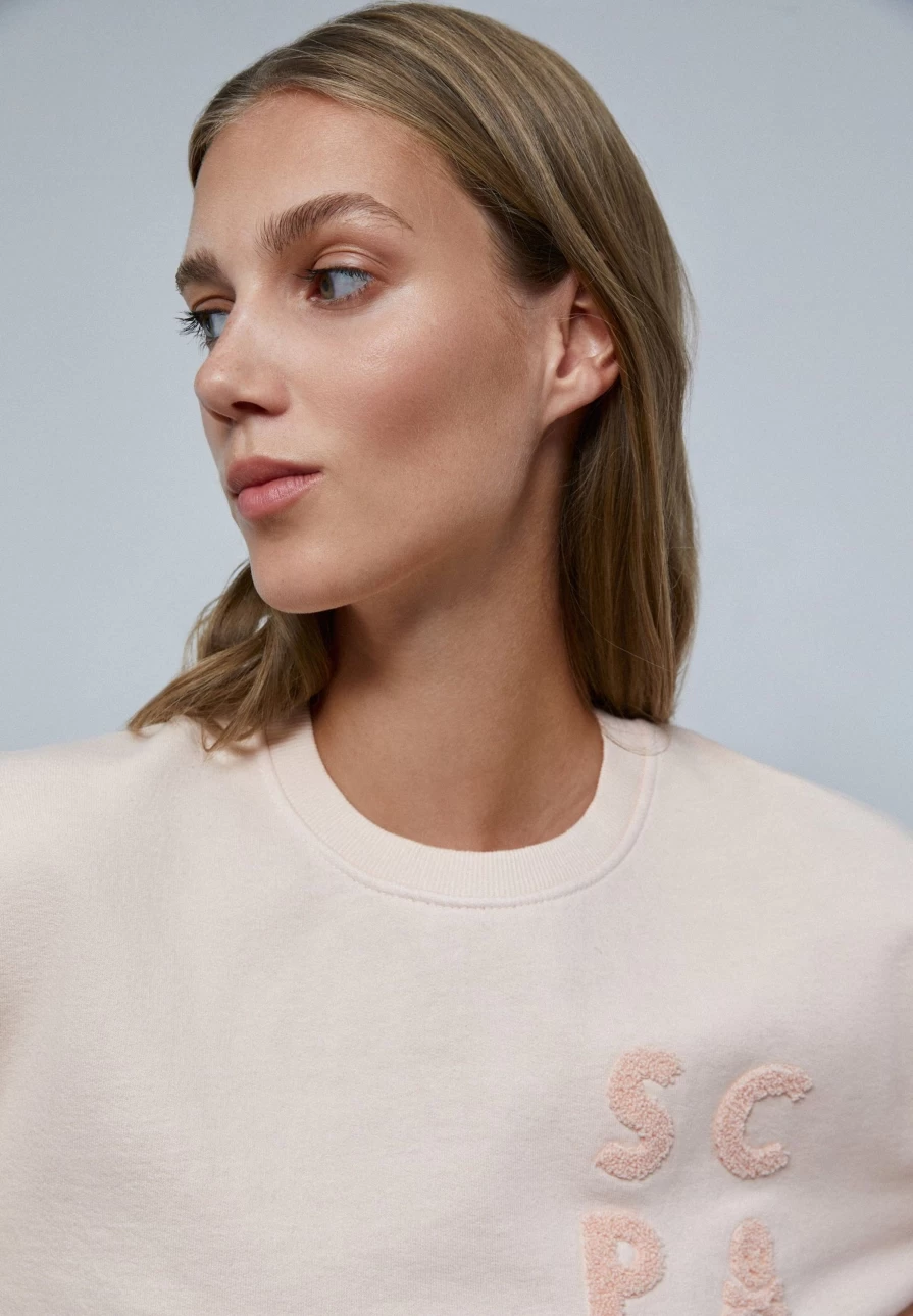 "ScalpersCompany Women's Scalloped Logo Sweatshirt - Trendy Casual Pullover"