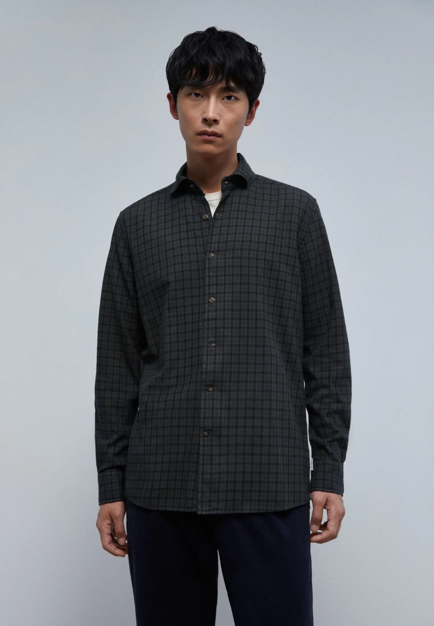 "ScalpersCompany Men's Flannel Plaid Shirt - Classic Comfort & Style"