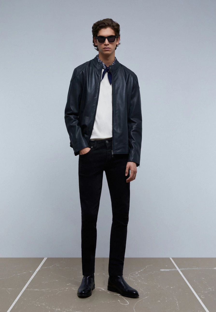"Scalperscompany Men's Black Skinny Jeans for a Slim Fit Style"