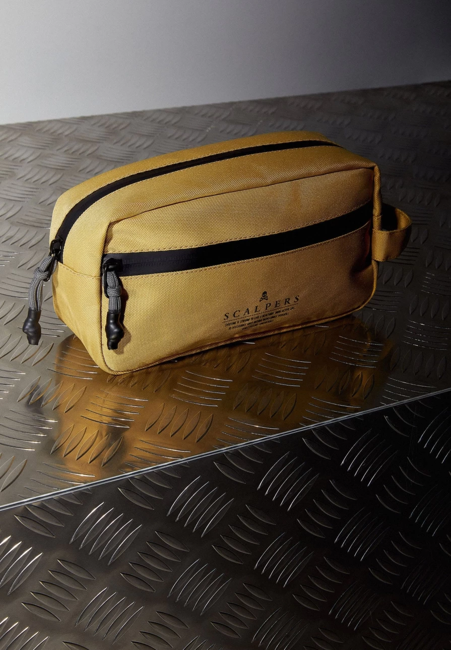 "ScalpersCompany Men's Toiletry Bag - Waterproof Travel Organizer with Zip Closure for Shaving Kit & Cosmetics"