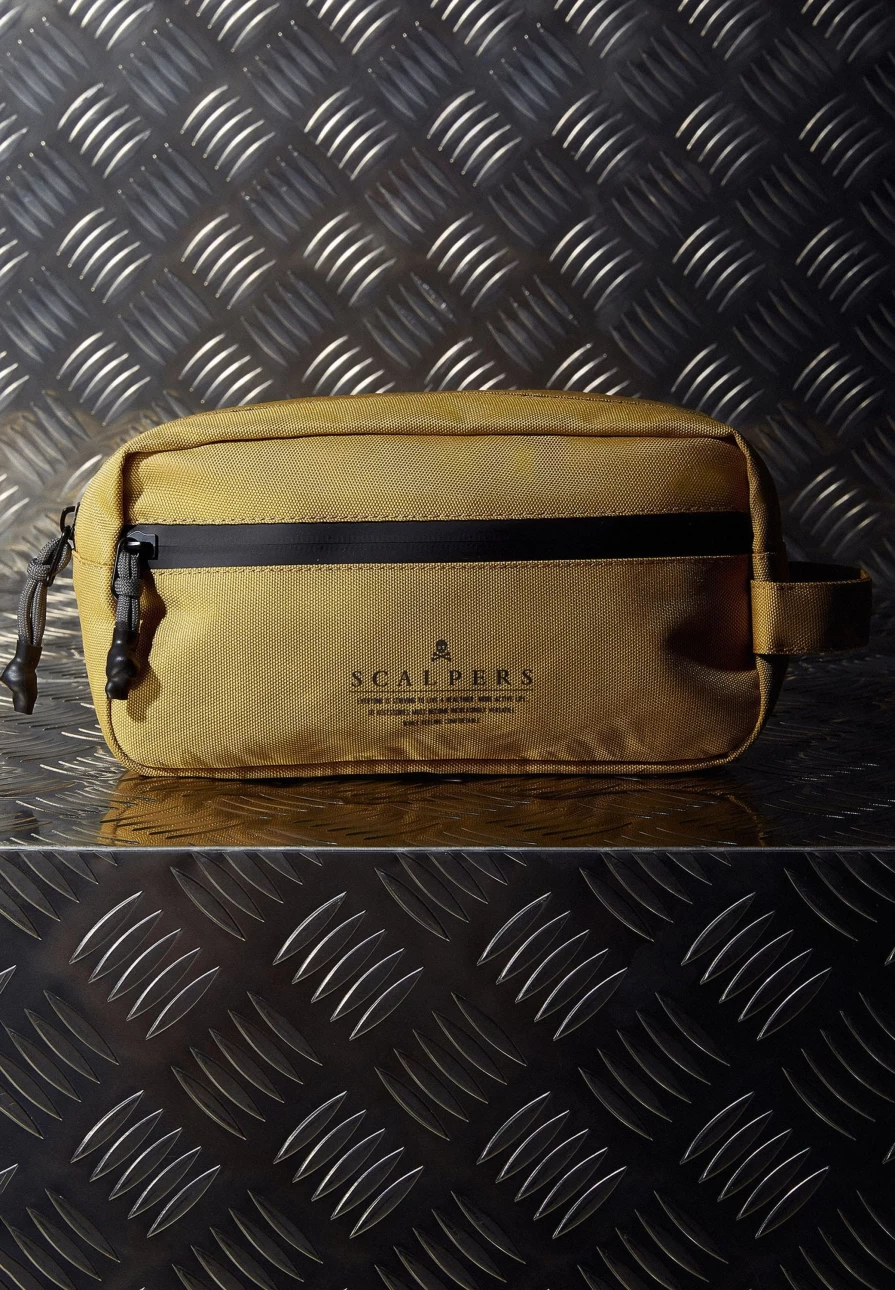 "ScalpersCompany Men's Toiletry Bag - Waterproof Travel Organizer with Zip Closure for Shaving Kit & Cosmetics"