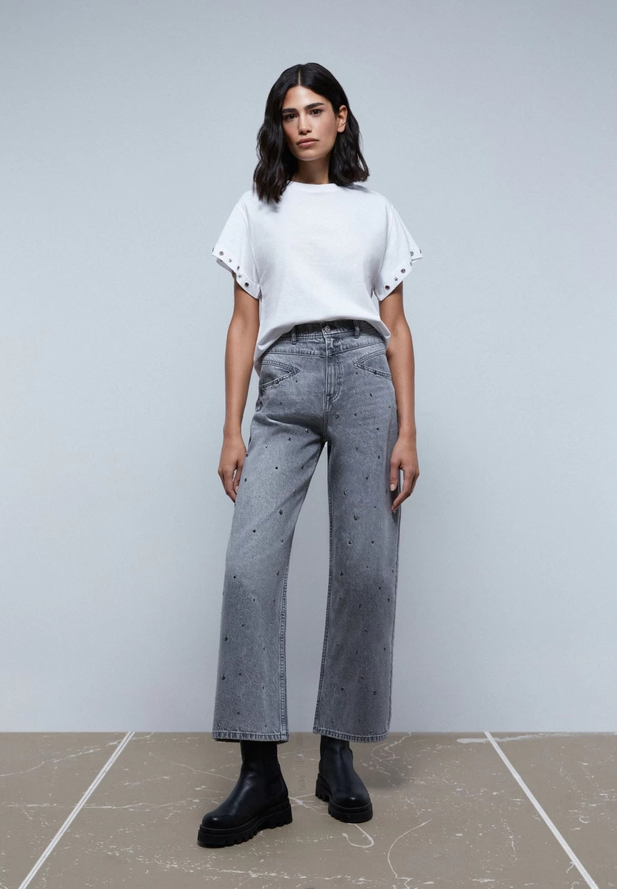 "ScalpersCompany Women's Basic T-Shirt with Stylish Sleeve Detail"