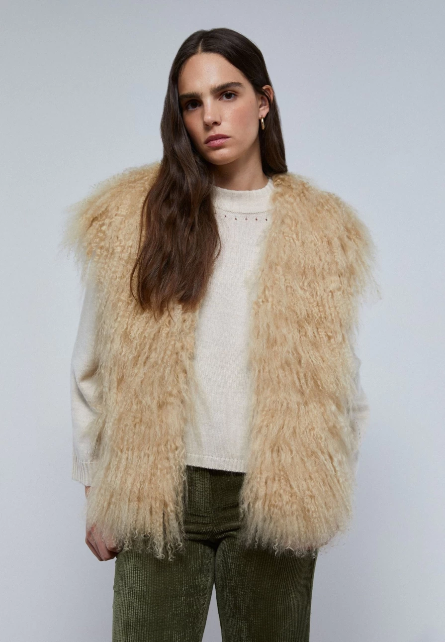 "ScalpersCompany Women's Fur Gilet Vest – Luxurious Winter Fashion"