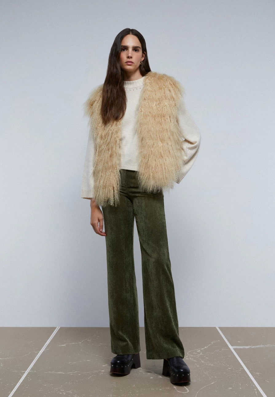 "ScalpersCompany Women's Fur Gilet Vest – Luxurious Winter Fashion"