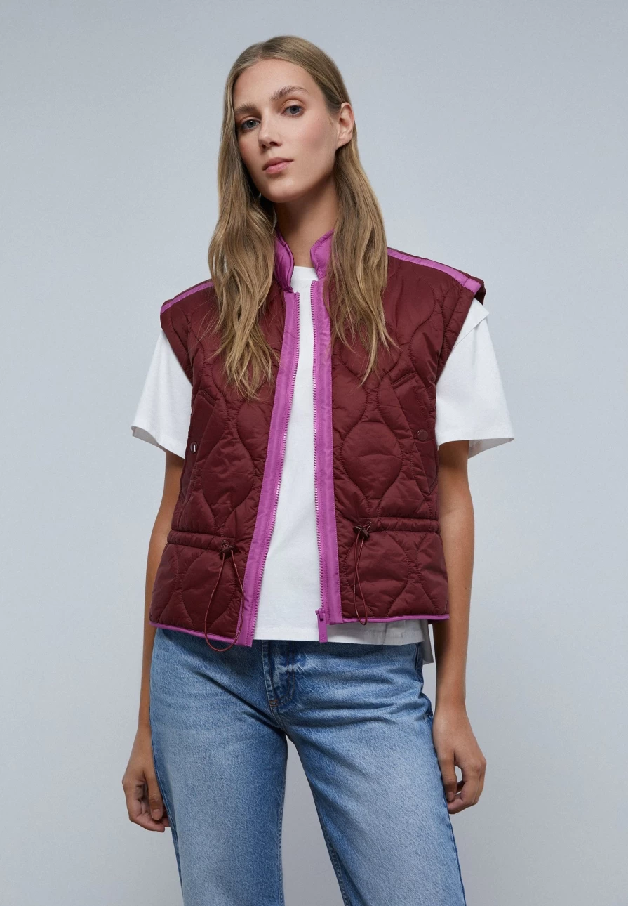 "Scalpers Company Women's Quilted Waistcoat with Contrast Stitching – Stylish Layering Piece"