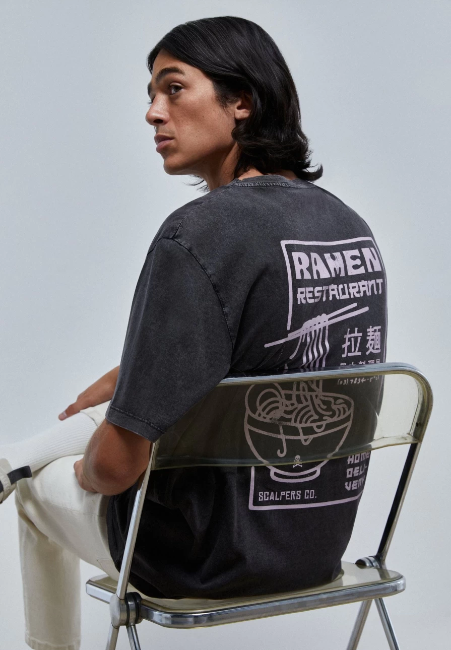 "ScalpersCompany Men's Vintage Faded Contrast Print T-Shirt"