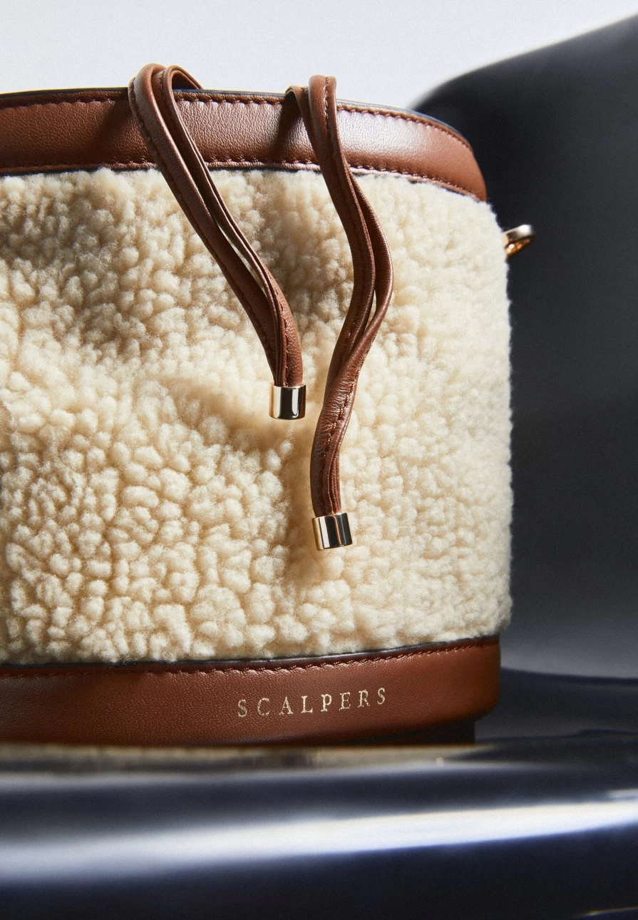 "ScalpersCompany Women's Ecru Shearling Bucket Bag – Stylish & Cozy Handbag"