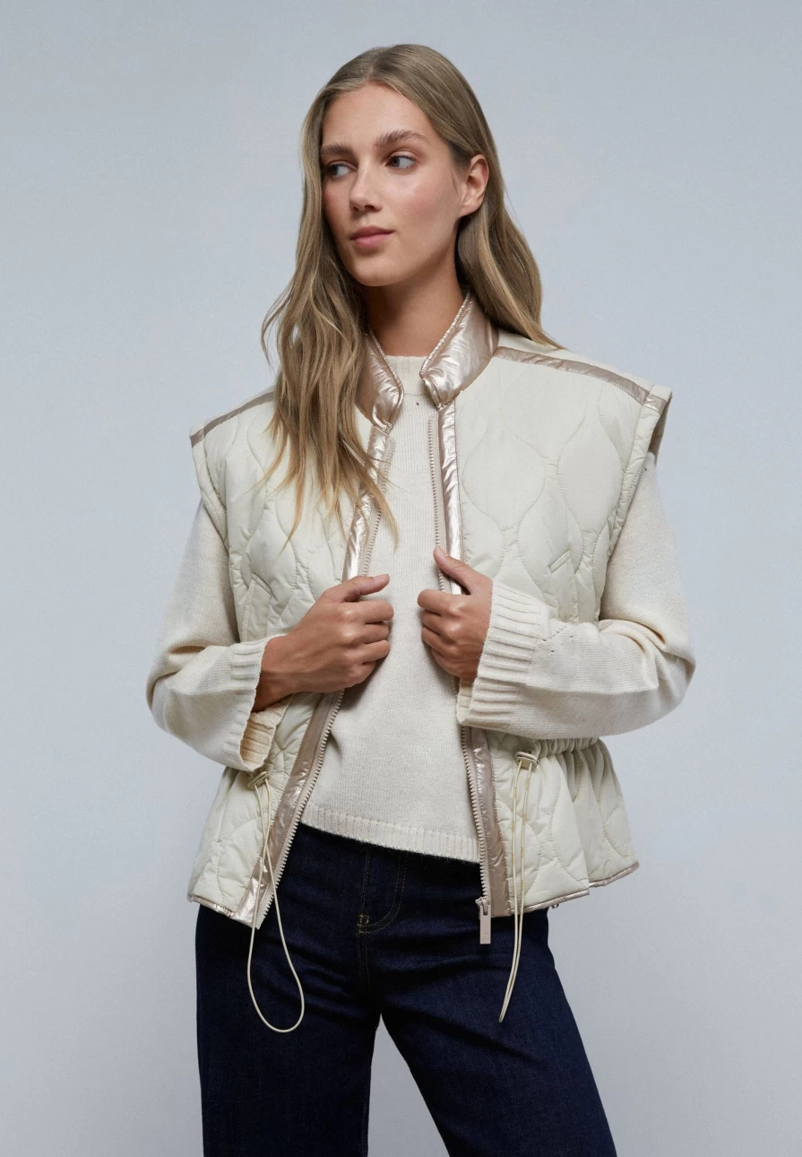 "Scalpers Company Women's Quilted Waistcoat with Contrast Stitching – Stylish Layering Piece"