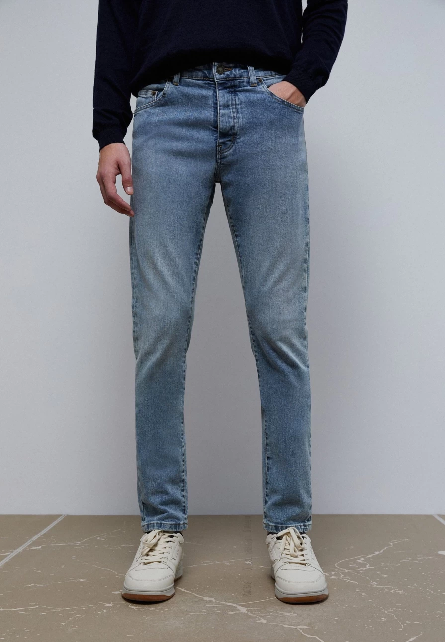 "ScalpersCompany Men's Light Blue Slim Fit Basic Jeans for Everyday Wear"