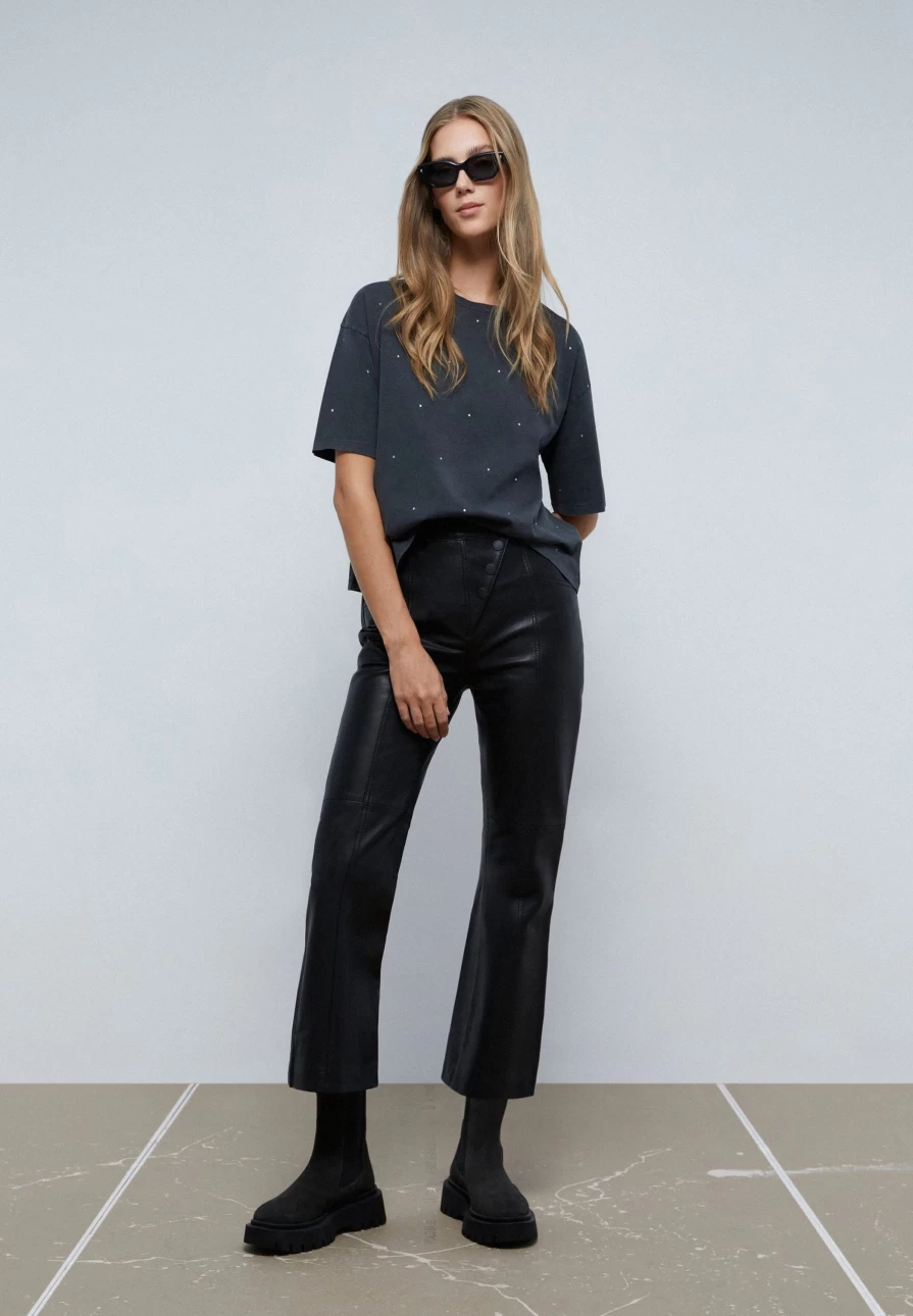 "ScalpersCompany Women's Stylish T-Shirt with Elegant Glass Detail - Trendy Fashion Top"
