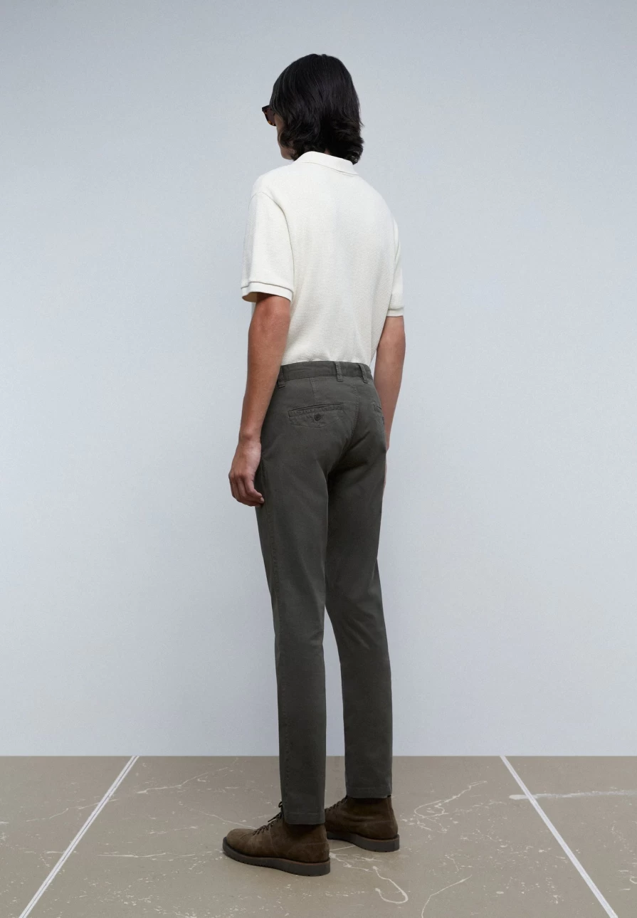"ScalpersCompany Men's Casual Chino Trousers for Comfort & Style"