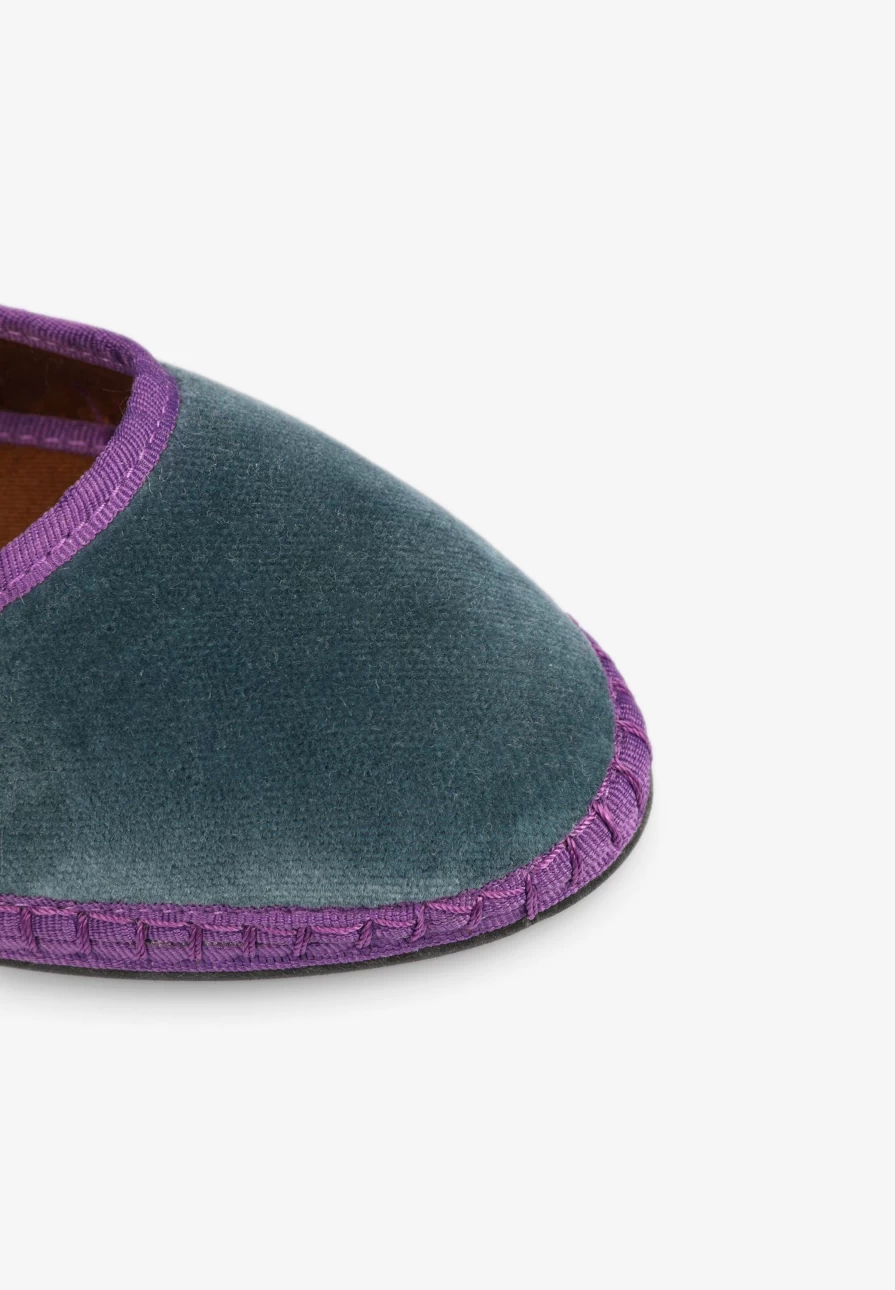 "ScalpersCompany Women's Velvet Slippers with Decorative Buckle – Luxe Comfort"