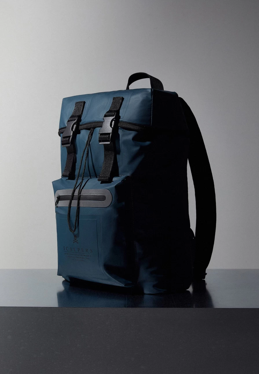 "ScalpersCompany Thermo-Sealed Waterproof Backpack for Men – Durable & Insulated Outdoor Gear"