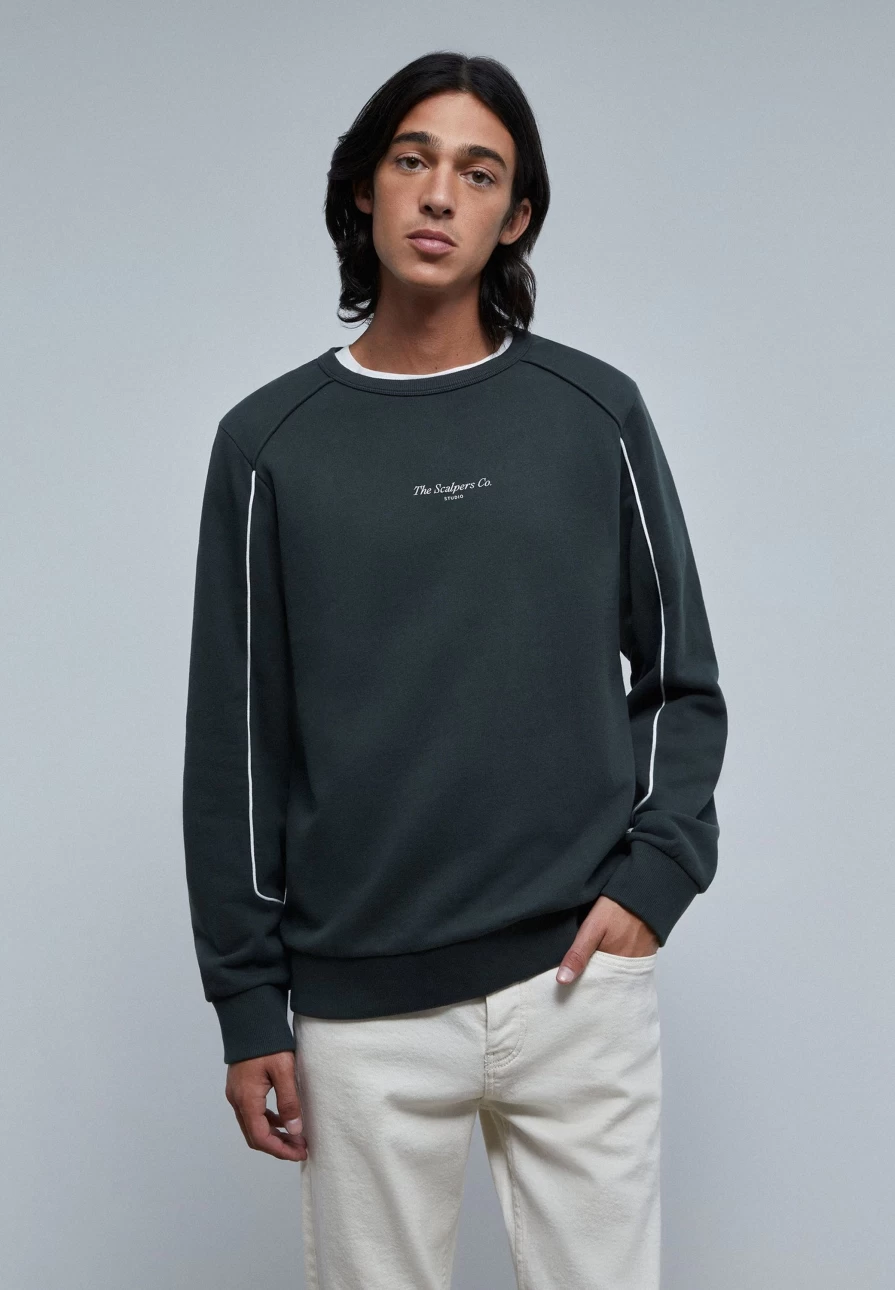 "ScalpersCompany Men's Contrast Piped Seam Sweatshirt - Stylish Comfort Fit"