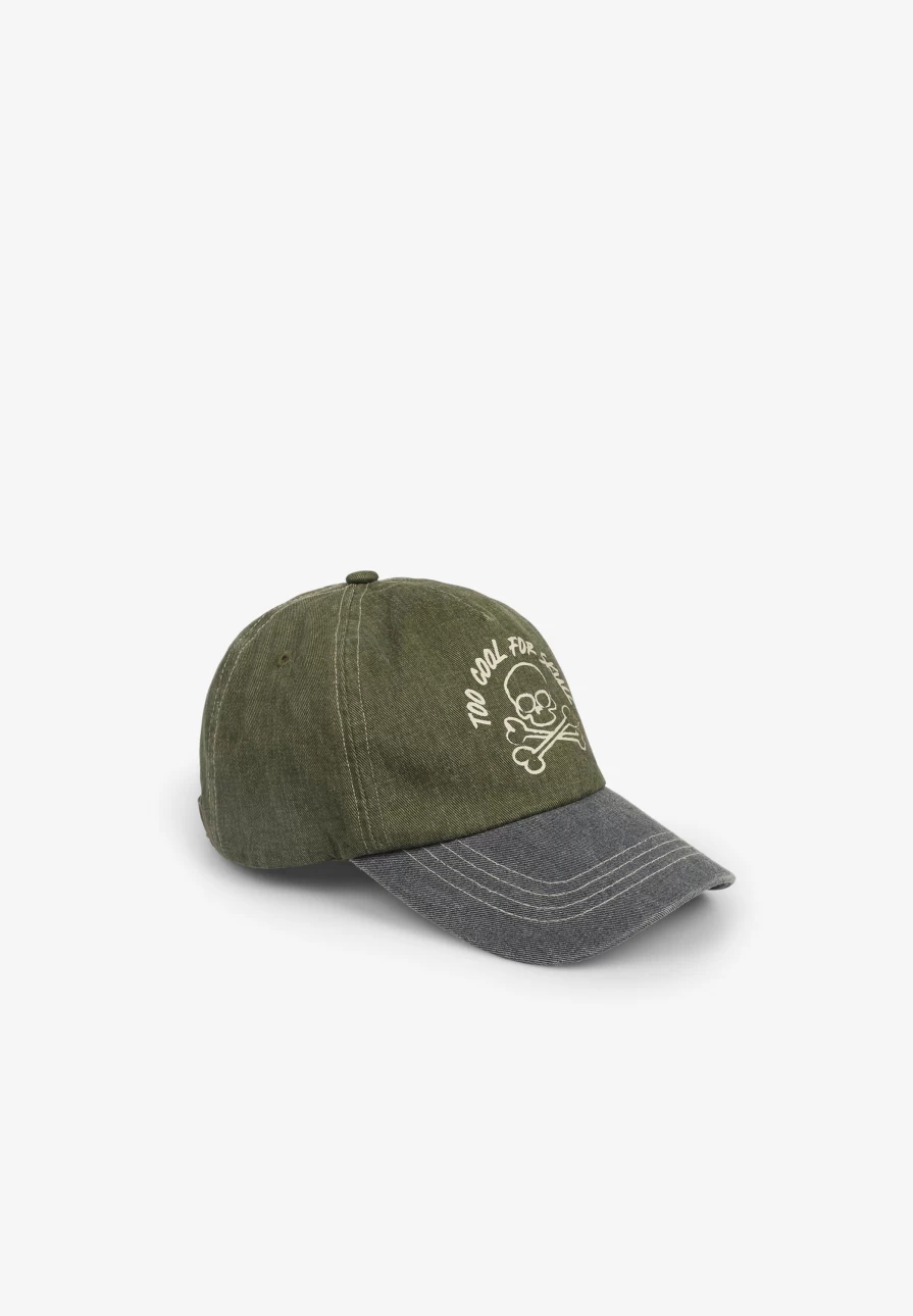 "ScalpersCompany Kids Two-Tone Skull Cap - Stylish & Comfortable Beanie for Children"