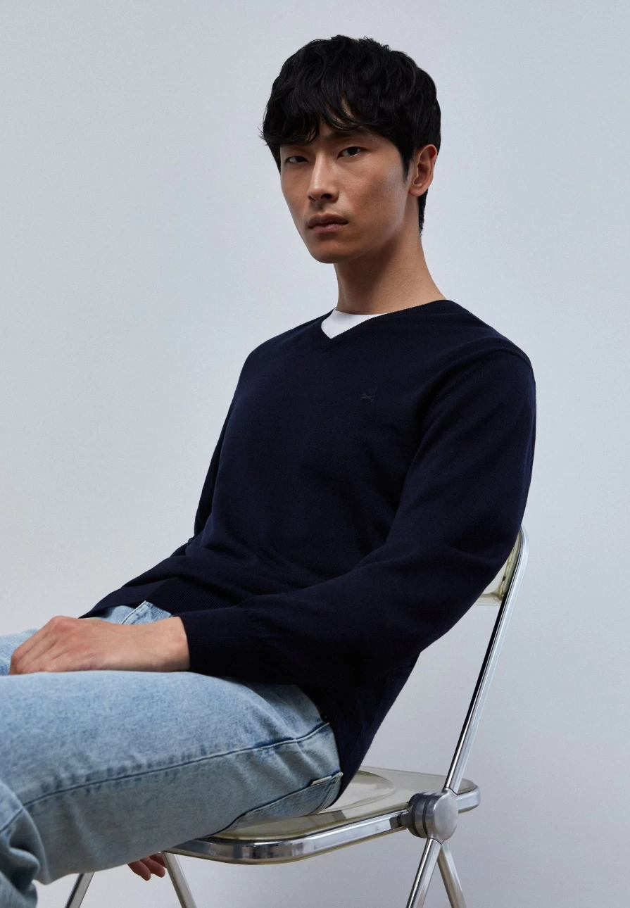 "ScalpersCompany Men's V-Neck Wool Sweater - Soft & Stylish Winter Knitwear"