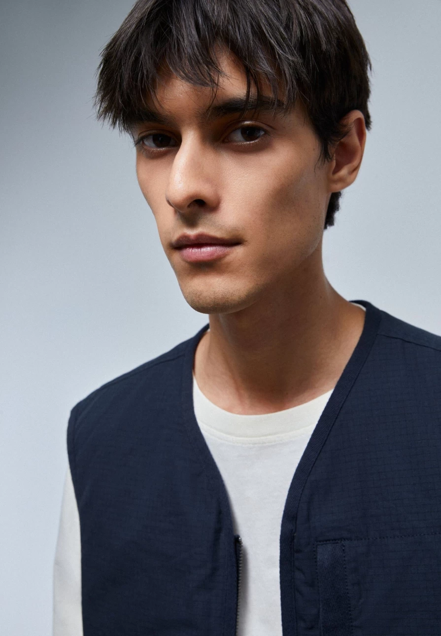 "ScalpersCompany Men's Navy Premium Zip-Up Vest with Pocket – Stylish & Functional"