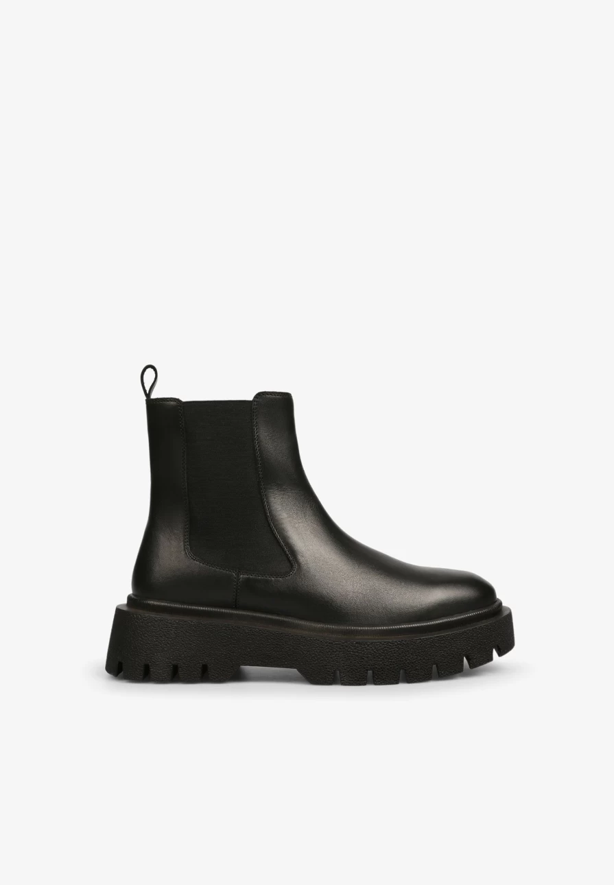 "ScalpersCompany Women's Short Boots with Durable Track Sole for Style & Comfort"