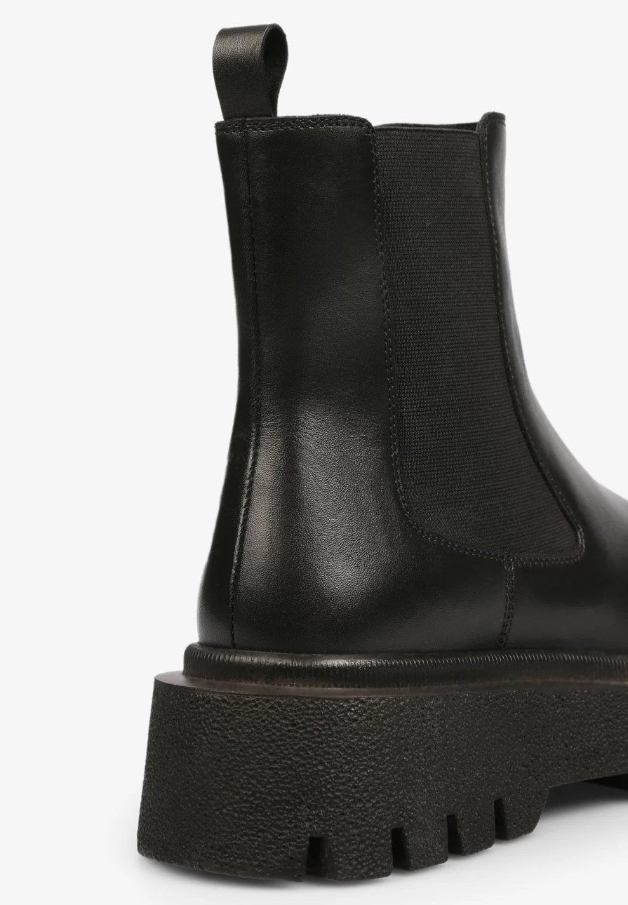 "ScalpersCompany Women's Short Boots with Durable Track Sole for Style & Comfort"