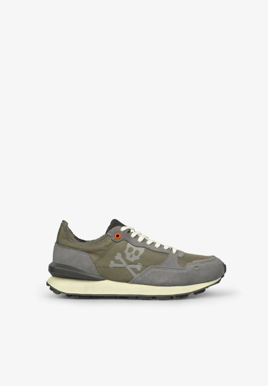 "ScalpersCompany Men's Skull Print Sneakers with Stabilizer Technology for Enhanced Support"