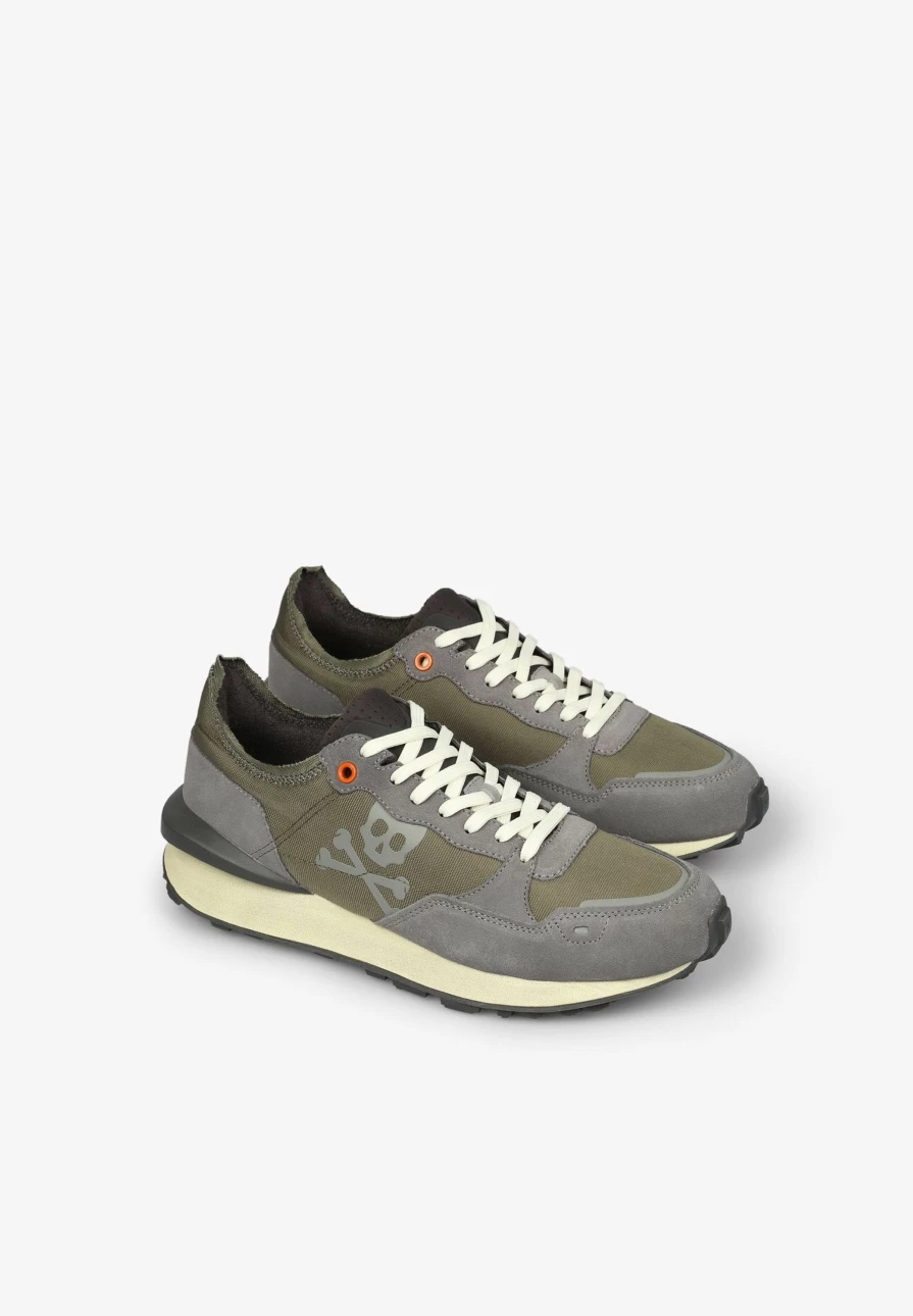 "ScalpersCompany Men's Skull Print Sneakers with Stabilizer Technology for Enhanced Support"