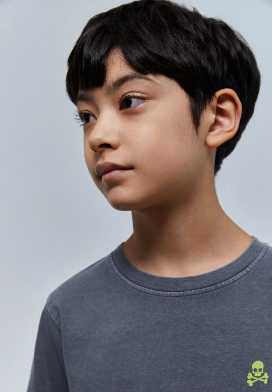 "ScalpersCompany Kids Neon Skull Graphic T-Shirt - Faded Vintage Design"