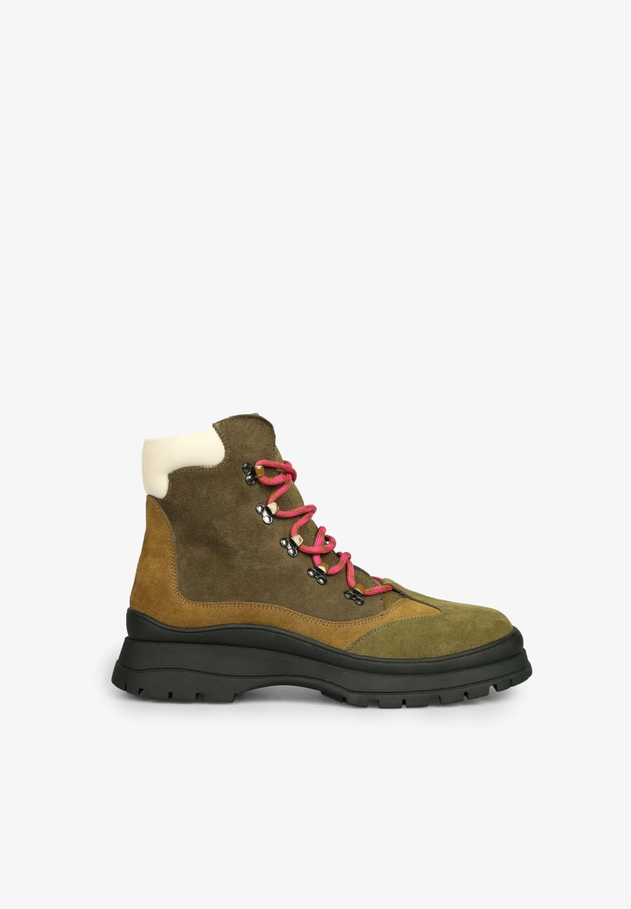 "ScalpersCompany Women's Leather Hiking Boots for Outdoor Adventures"