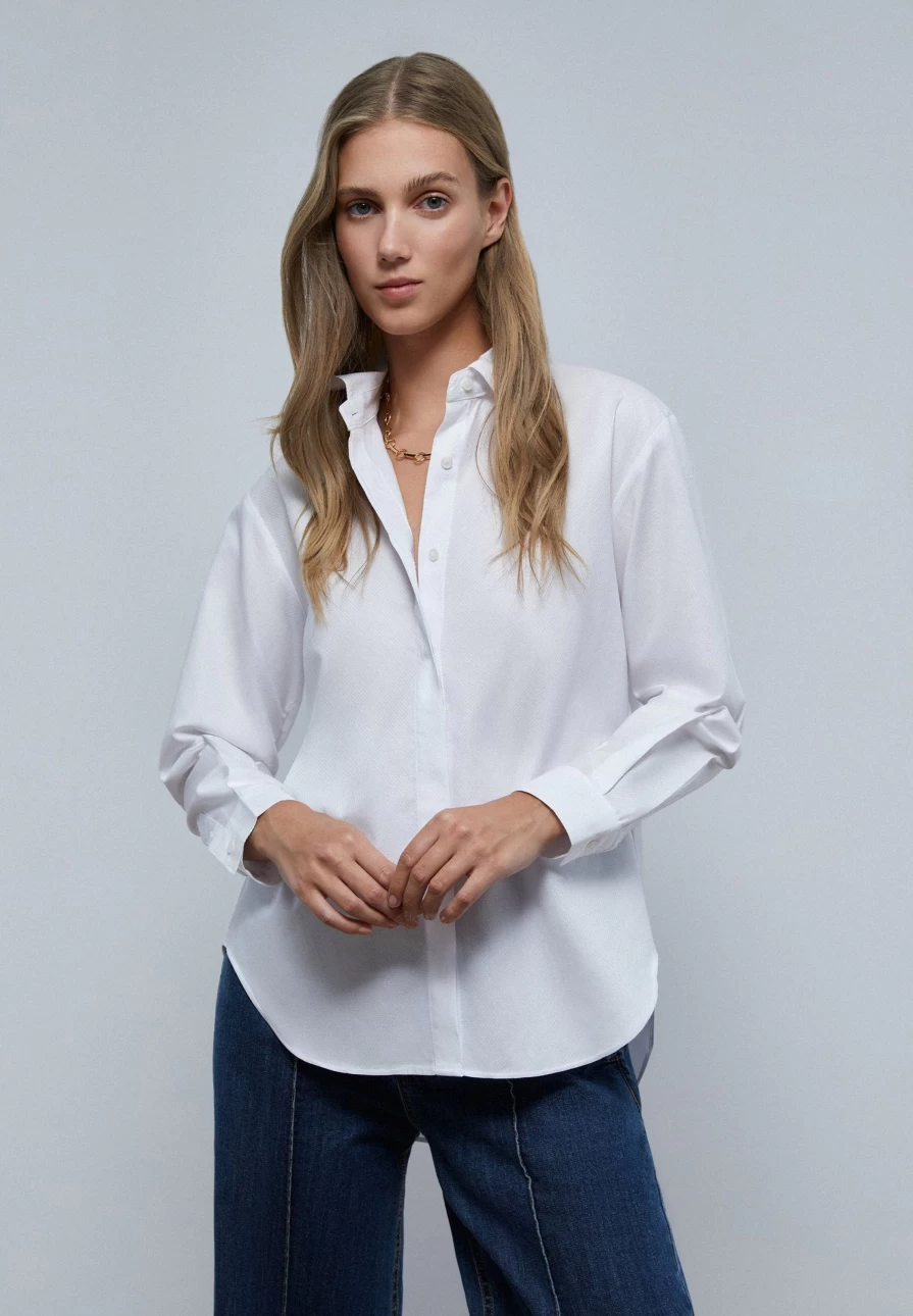 "ScalpersCompany Women's Classic Shirt – Timeless Style & Comfort"