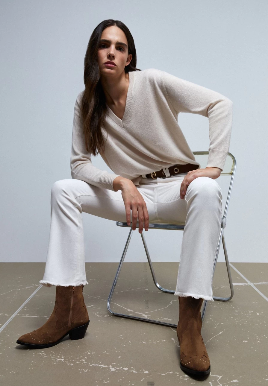 "ScalpersCompany Women's Ecru Cashmere Knit Sweater – Soft Luxurious Pullover"