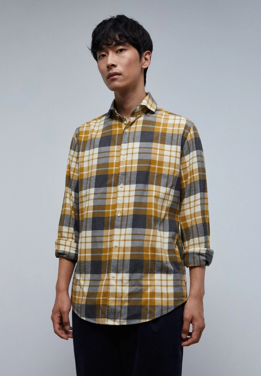 "ScalpersCompany Men's Tartan Flannel Shirt - Classic Plaid Button-Up for Men"