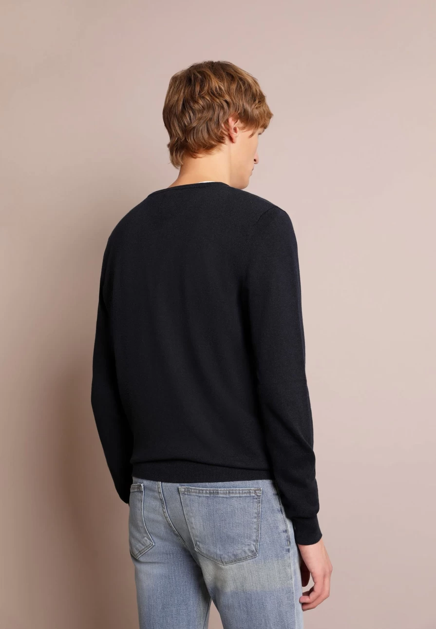 "ScalpersCompany Men's Navy Skull Print V-Neck Sweater"