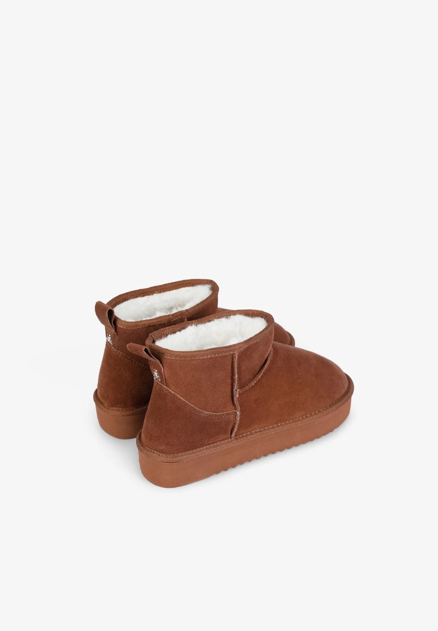 "ScalpersCompany Women's Fur Boots - Stylish Winter Fashion for Women"