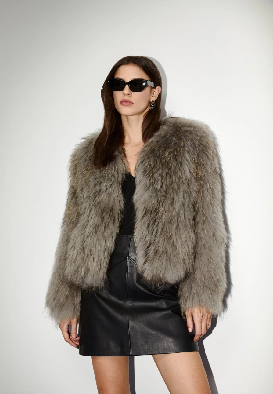 "ScalpersCompany Women's Stylish Cropped Faux Fur Jacket – Trendy Winter Outerwear"
