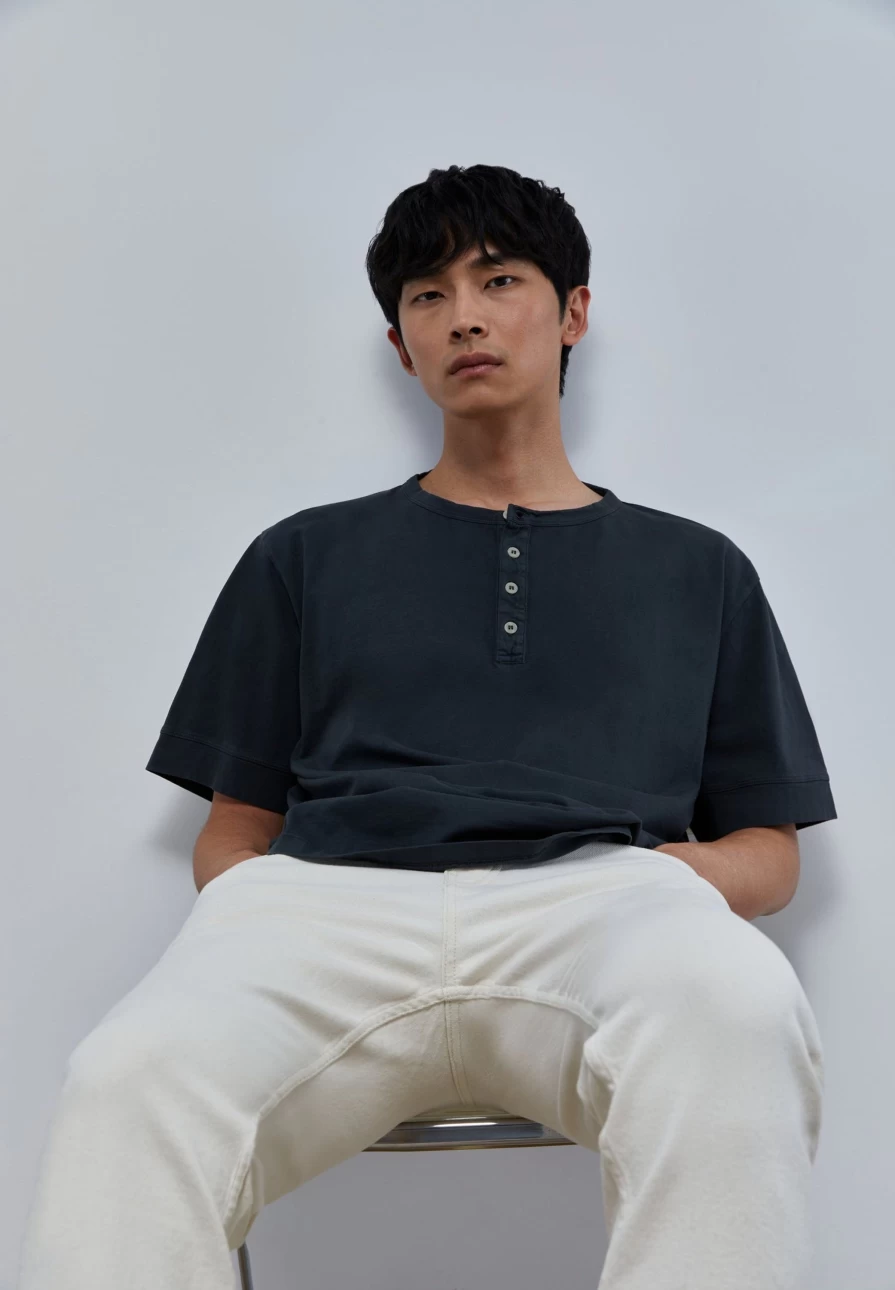 "ScalpersCompany Men's Anthracite Soft Button-Down Collar T-Shirt"