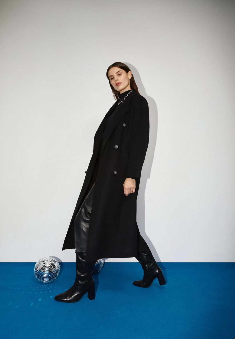 "ScalpersCompany Women's Wool Coat with Detachable Scarf – Warm Winter Outerwear"