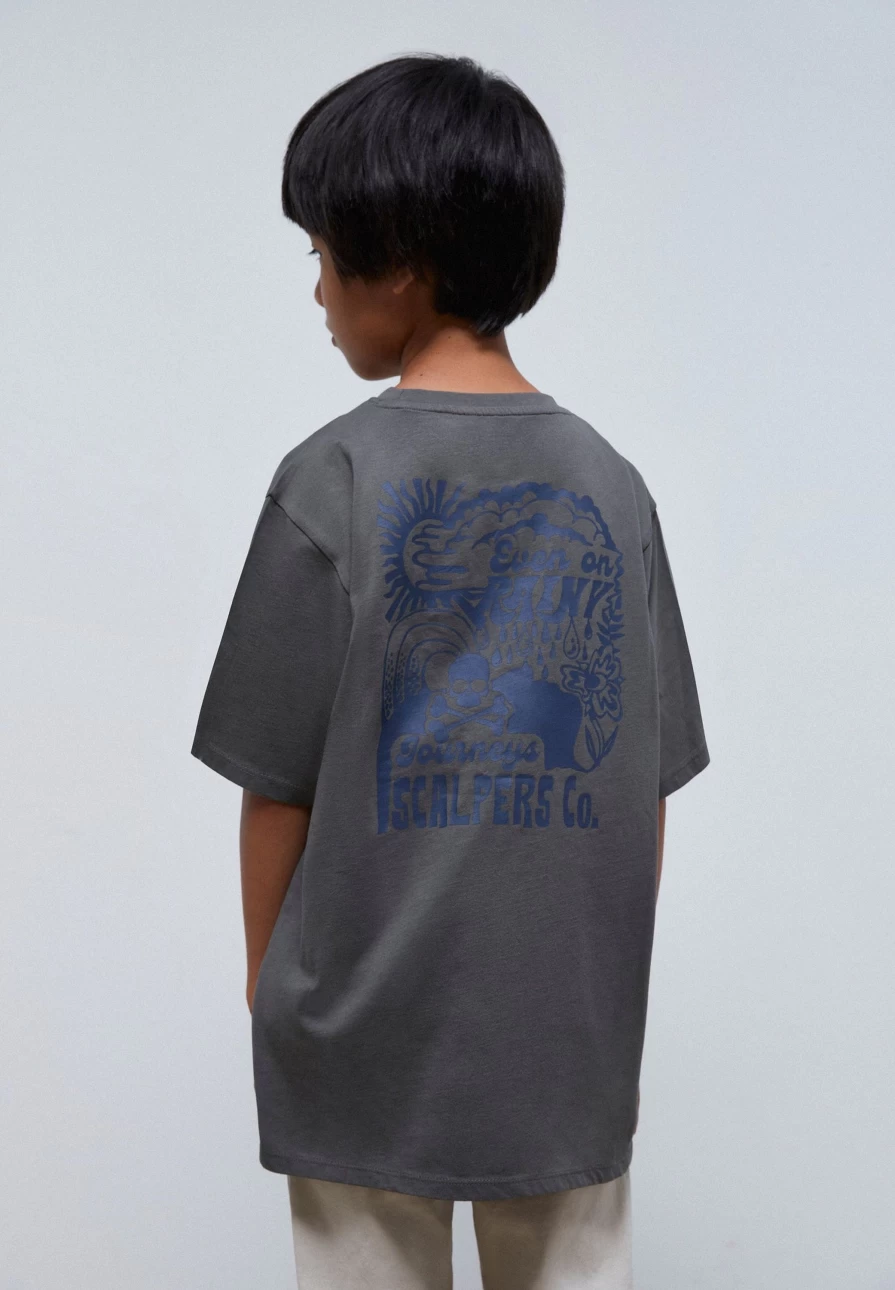 "ScalpersCompany Kids' Graphic Print T-Shirt with Bold Back Design"